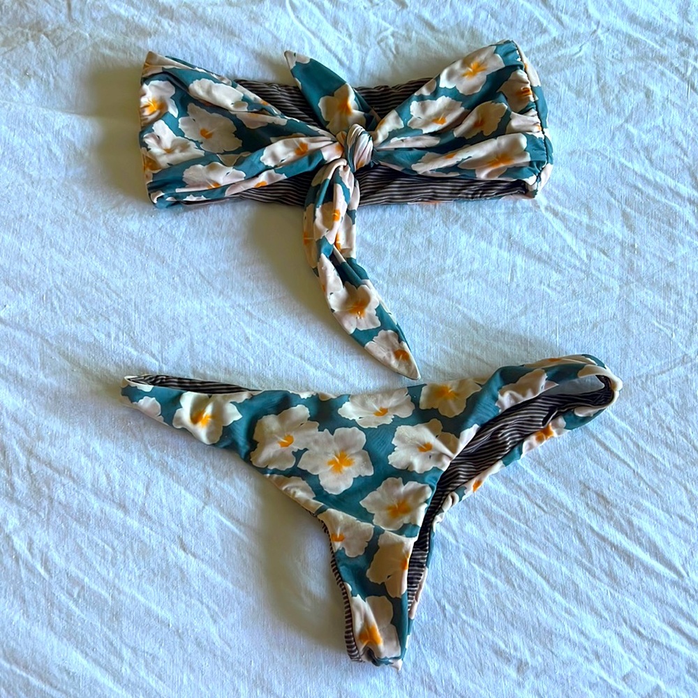 Acacia suit
